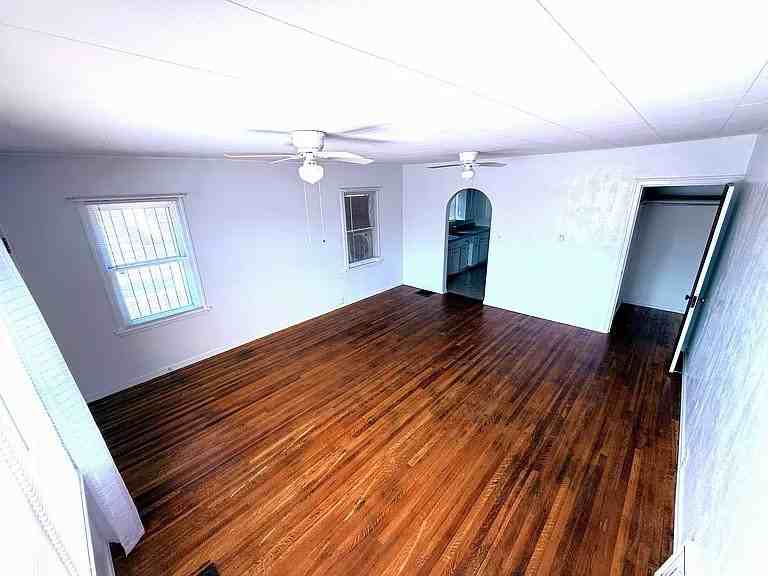 1315 E 4th St #1315 - Photo 3 of 20