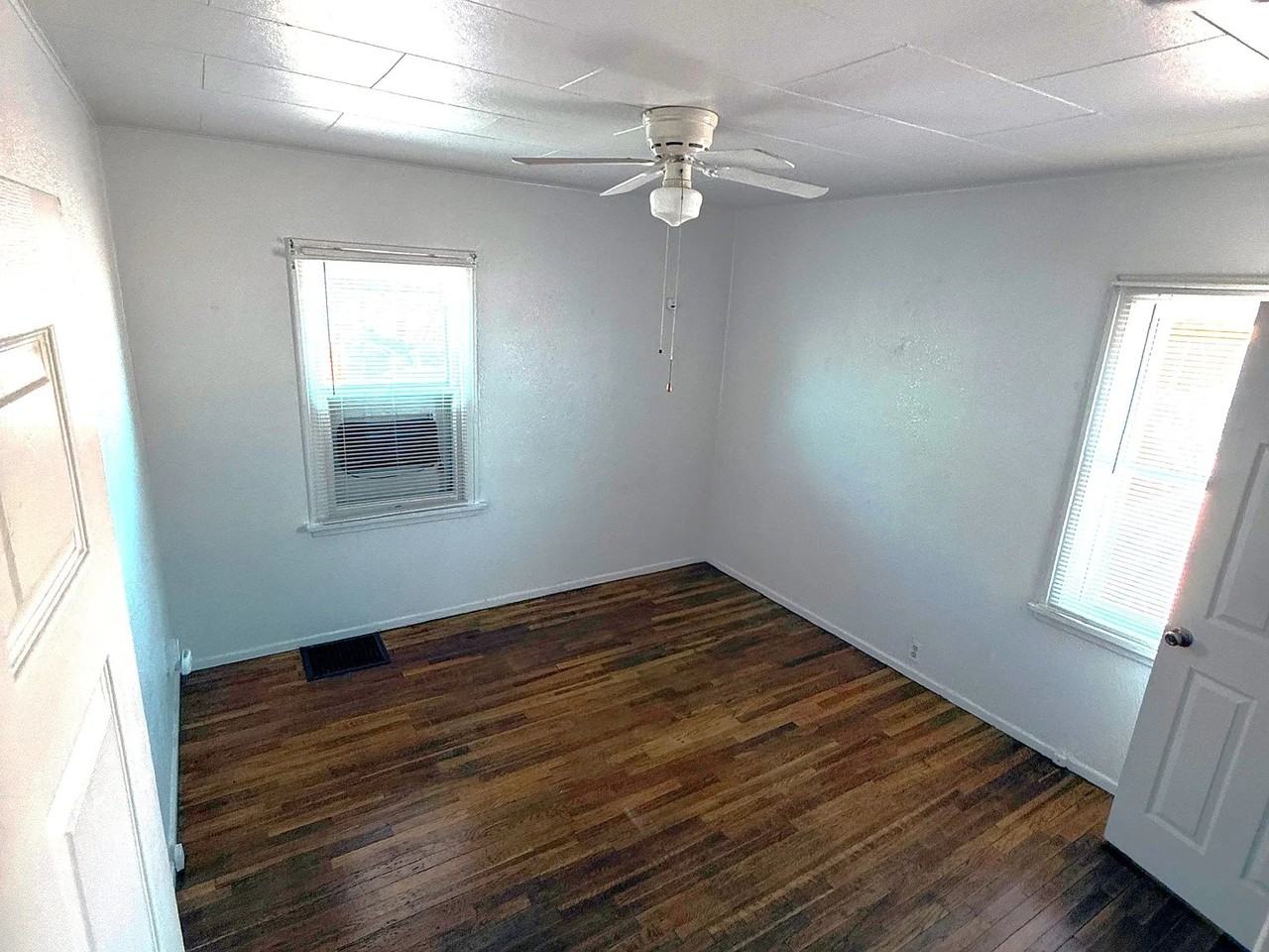 1315 E 4th St #1315 - Photo 7 of 20