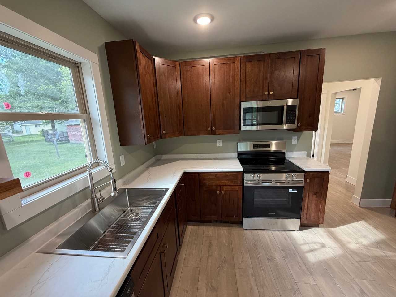 424 Ann St - Photo 3 of 12