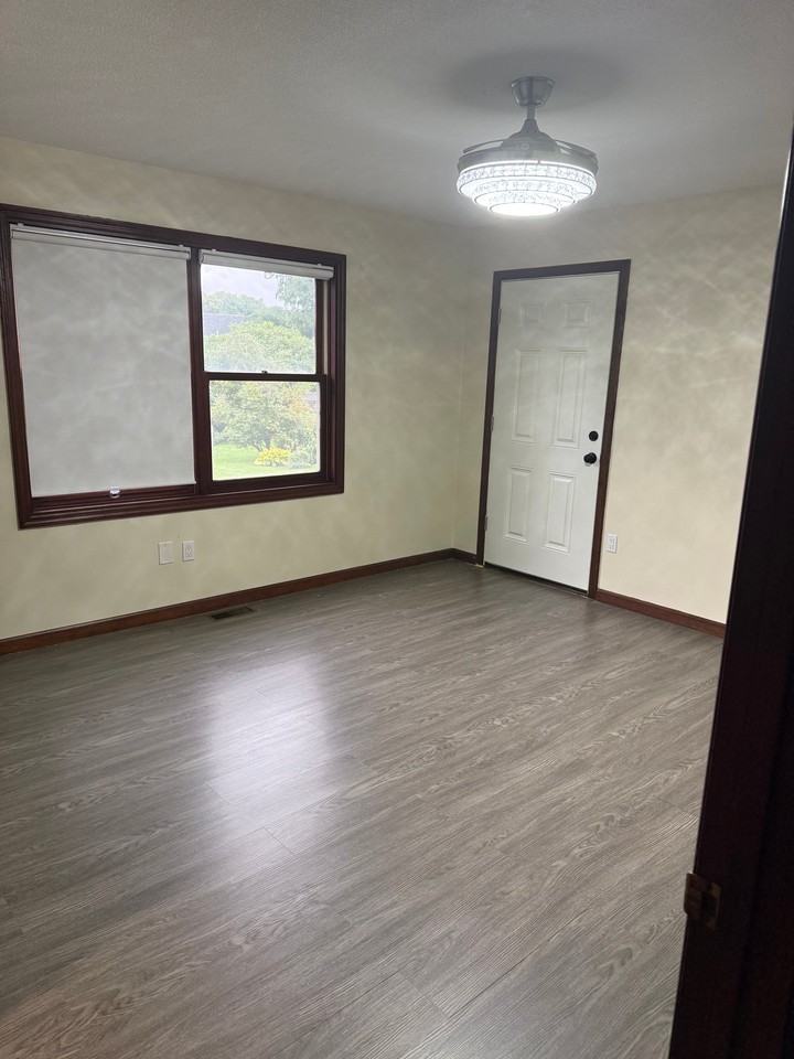 192 Hadley Rd - Photo 4 of 6