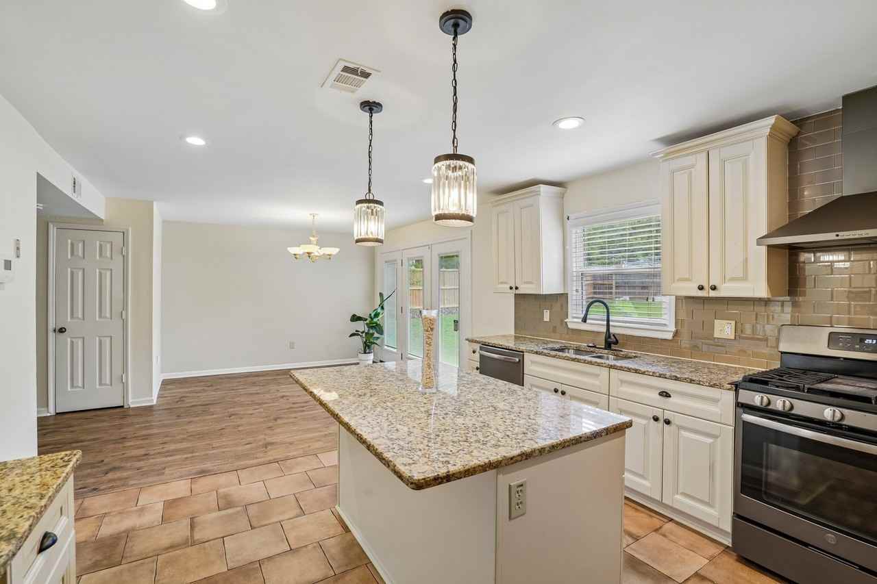 708 Joseph E Lowery Blvd Sw - Photo 5 of 16