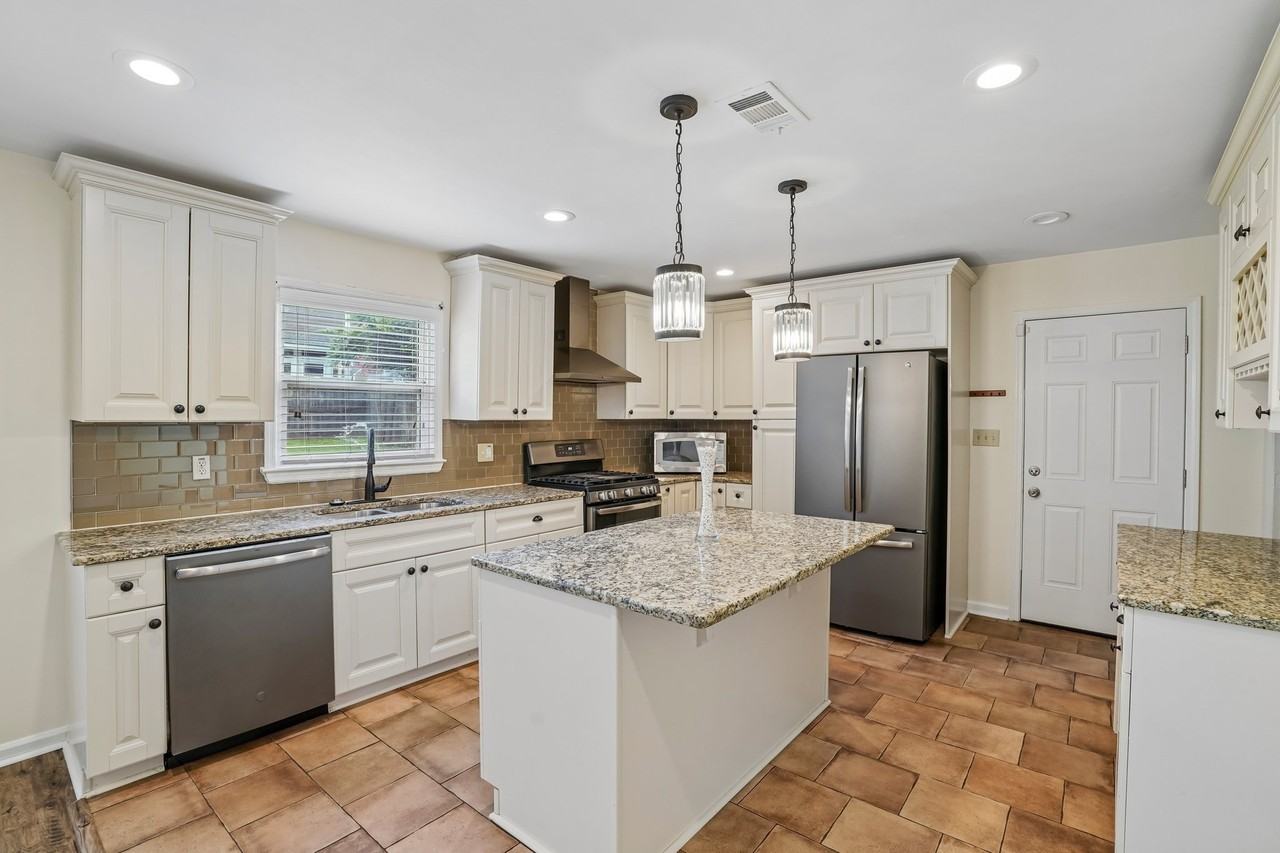 708 Joseph E Lowery Blvd Sw - Photo 6 of 16