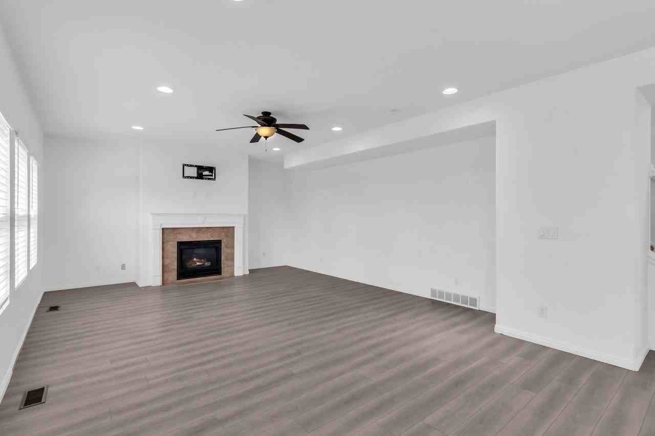1339 W Rames Rd - Photo 3 of 20