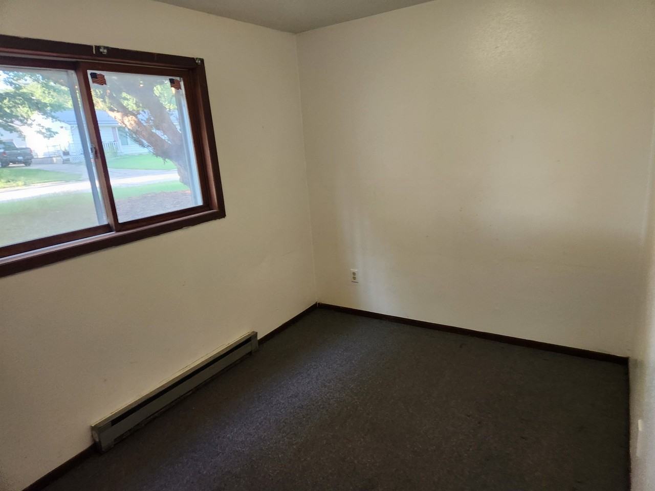1022 Higby Dr - Photo 5 of 10