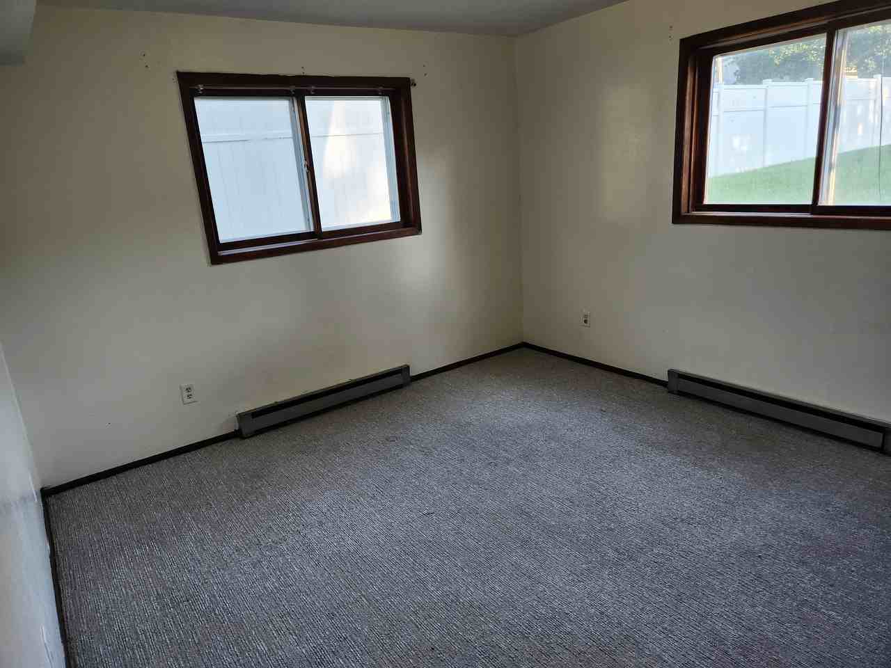 1022 Higby Dr - Photo 6 of 10