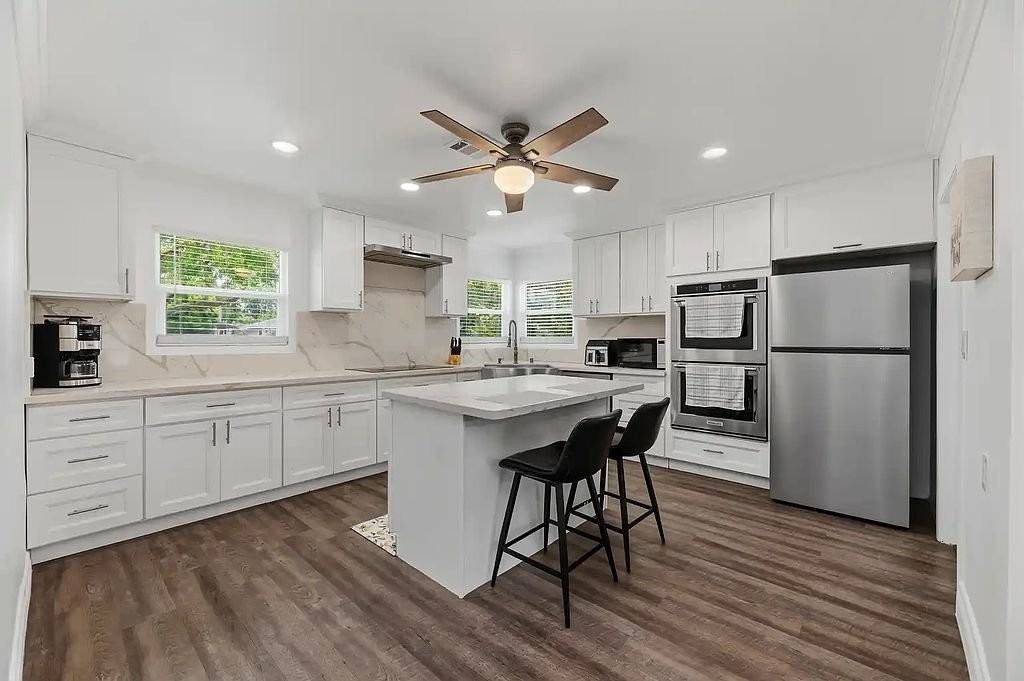 3907 Donald Ave - Photo 2 of 19