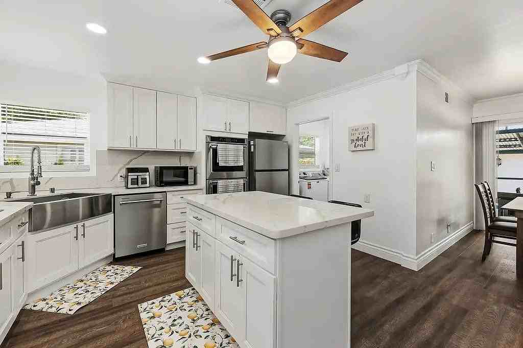 3907 Donald Ave - Photo 3 of 19