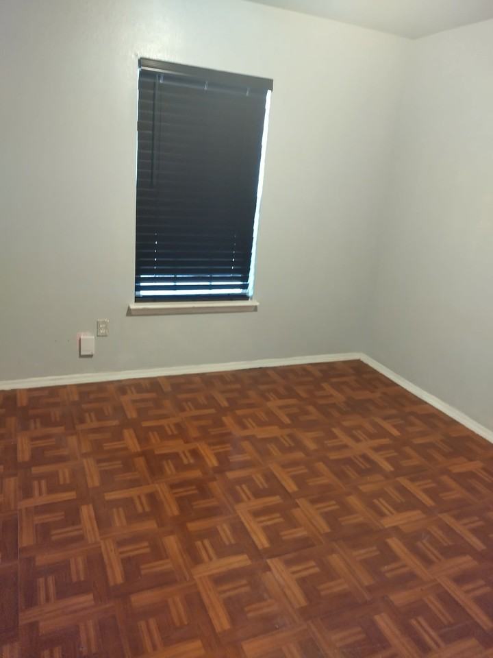 4403 S Roberts St - Photo 2 of 7