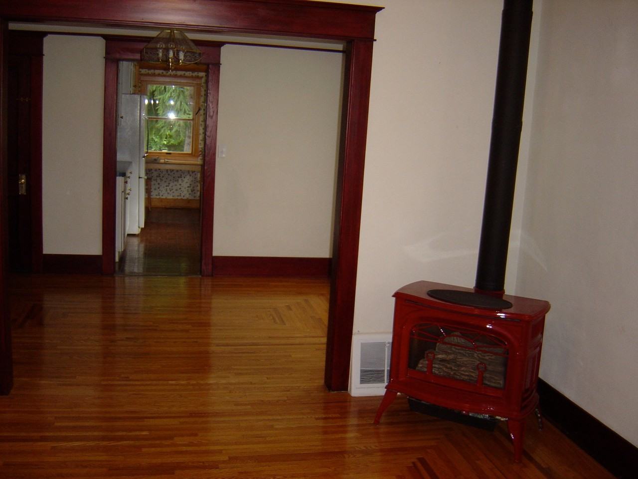 1974 Elm St - Photo 4 of 17