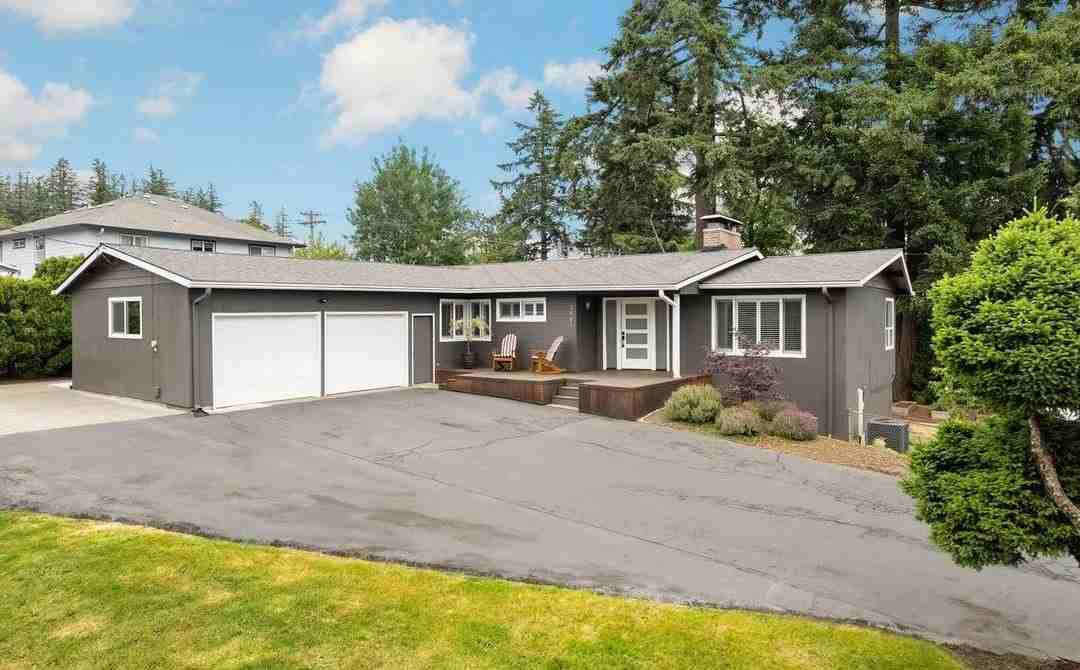 2461 Warwick St - Photo 2 of 16
