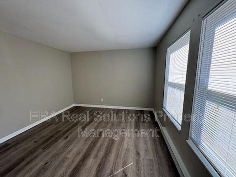910 Southridge Ave - Photo 3 of 15
