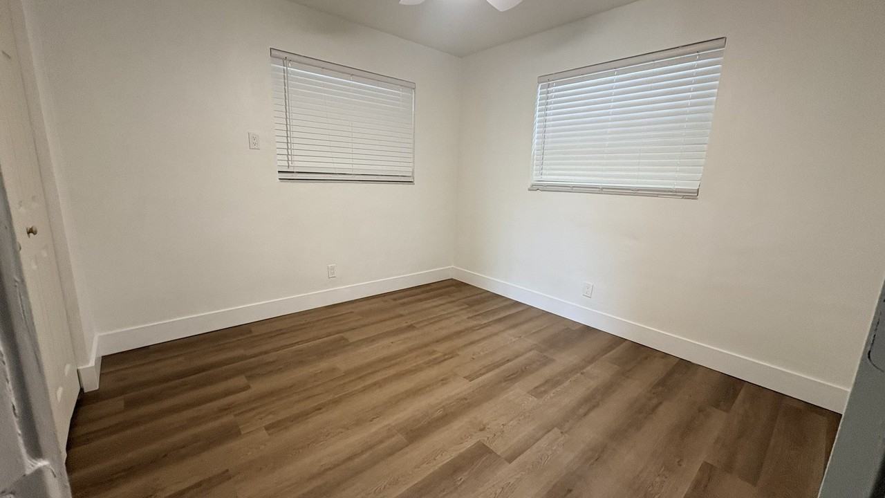 3740 Nw 9th St - Photo 7 of 12