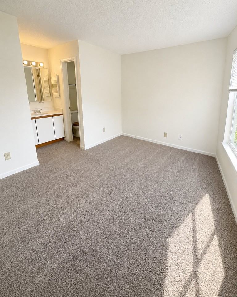 541 Pineland Cir #201 - Photo 4 of 10