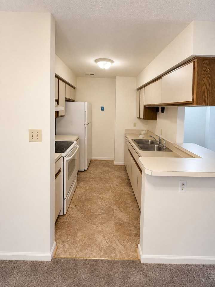 541 Pineland Cir #201 - Photo 6 of 10