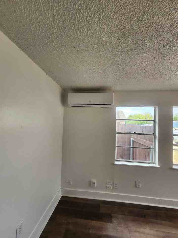 912 Sw 17th St - Photo 2 of 12