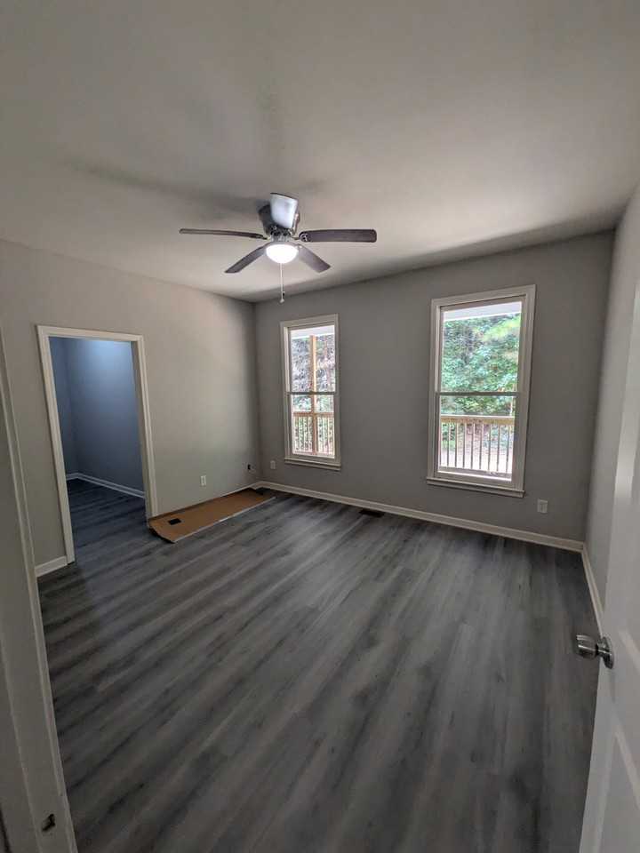 580 Northridge Rd - Photo 5 of 16