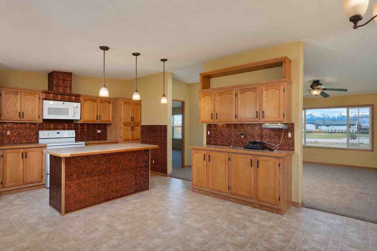 415 Tracy Ann Dr - Photo 4 of 20