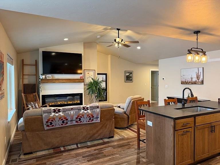 510 Sparrow Rd - Photo 2 of 9