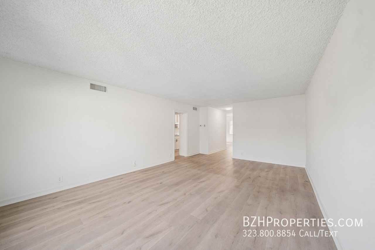 250 N Almont Dr #6 - Photo 4 of 18