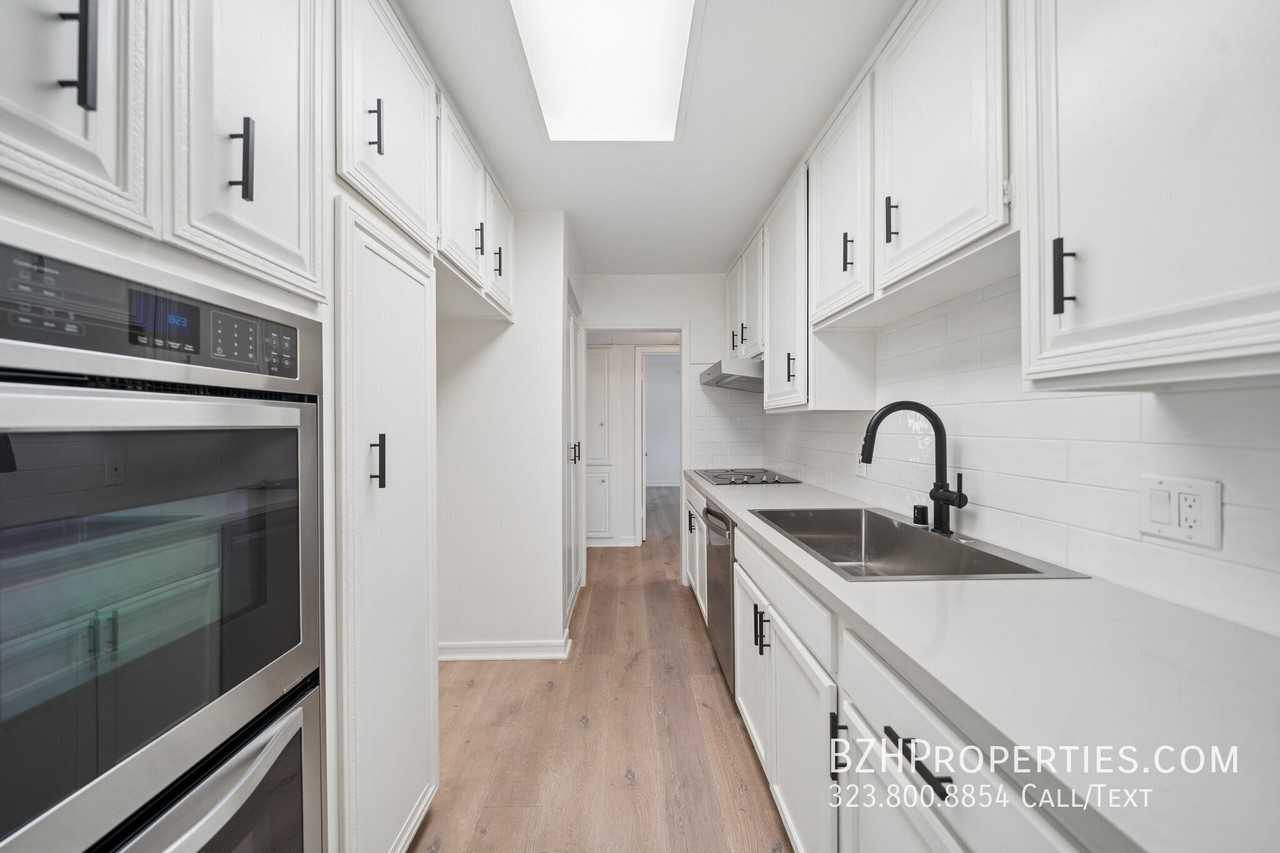 250 N Almont Dr #6 - Photo 5 of 18