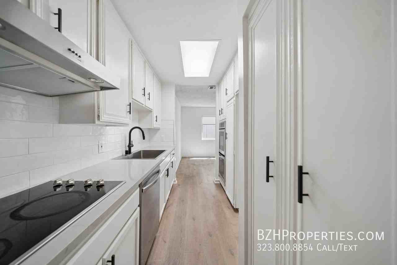250 N Almont Dr #6 - Photo 6 of 18