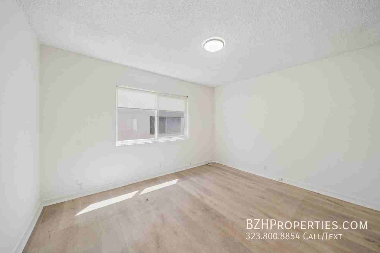 250 N Almont Dr #6 - Photo 7 of 18
