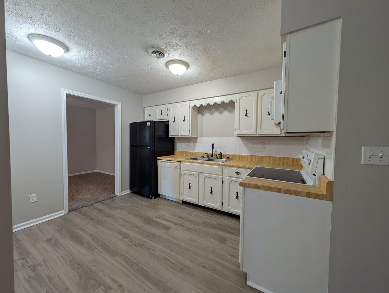 306 Molloy Ct #306 - Photo 2 of 9