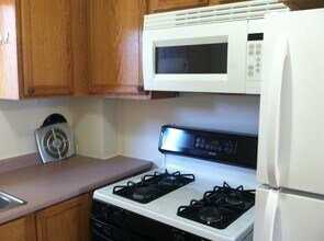 134 Commercial Ave #4 - Photo 2 of 5