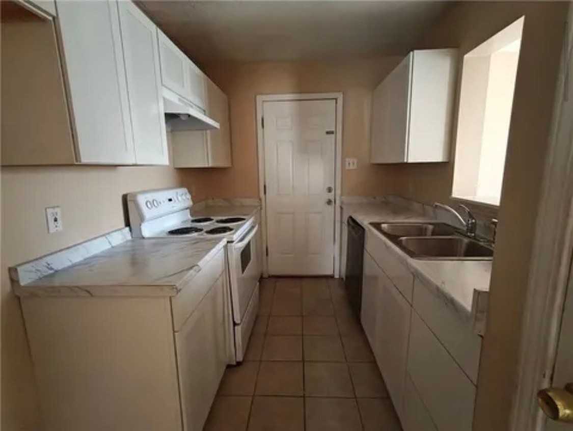 5932 Becker St - Photo 4 of 8