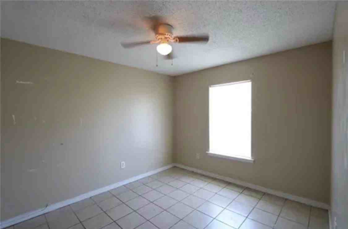 5932 Becker St - Photo 5 of 8
