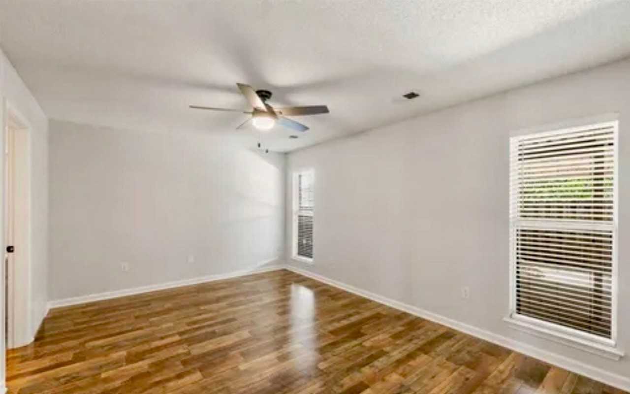 5428 Bradley Ln - Photo 3 of 20