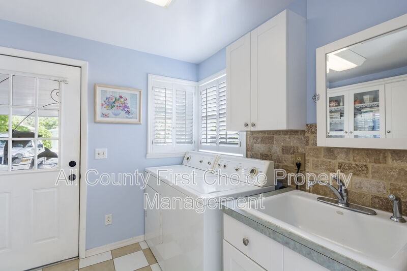 835 49th Ave N - Photo 4 of 9