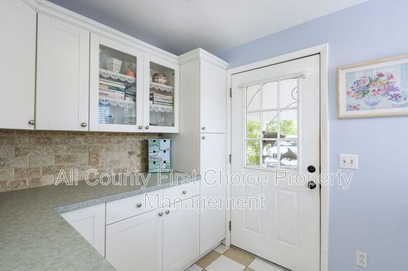835 49th Ave N - Photo 5 of 9