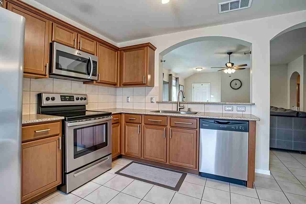 1404 Marble St - Photo 5 of 20