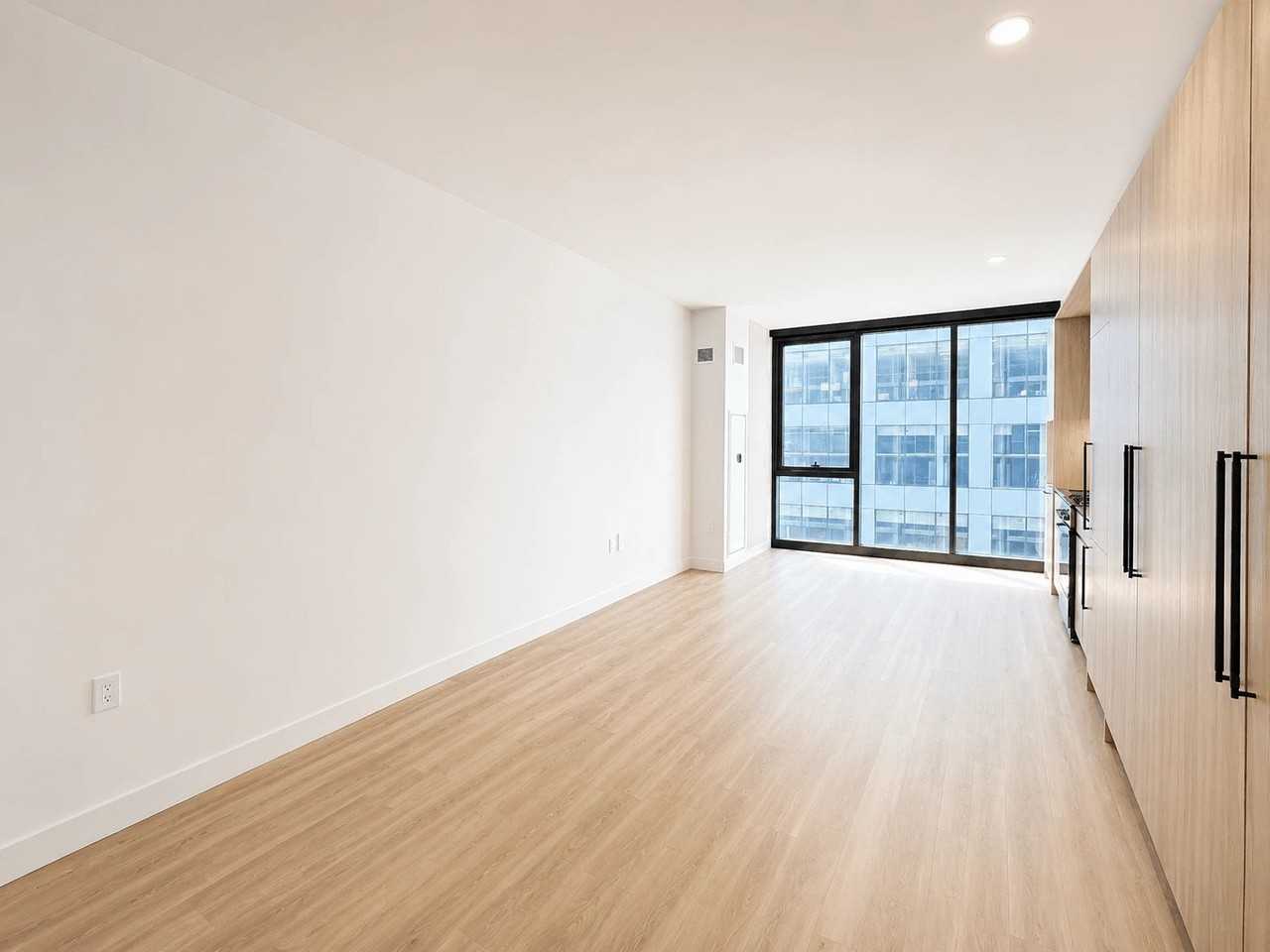 221 N Ada St - Photo 2 of 7