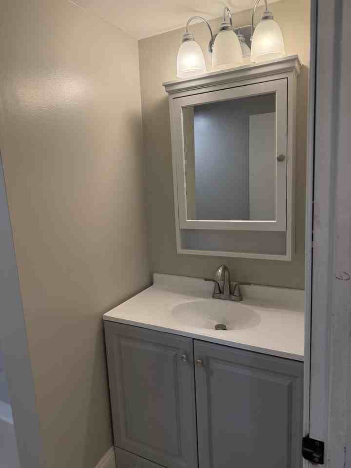 654 Alden St #3 - Photo 5 of 10