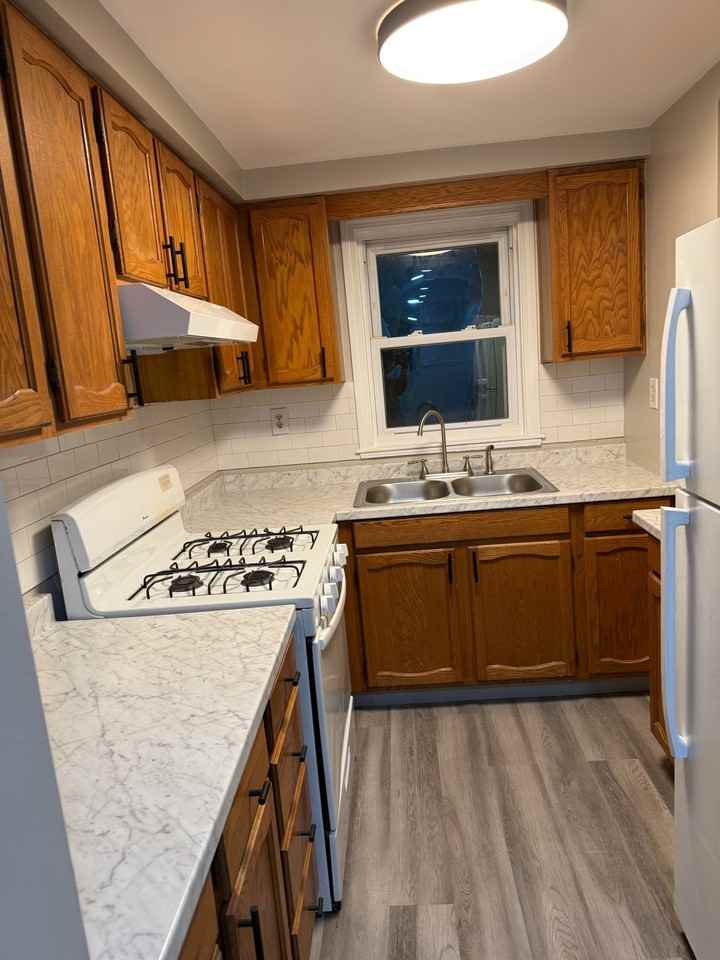 654 Alden St #3 - Photo 6 of 10