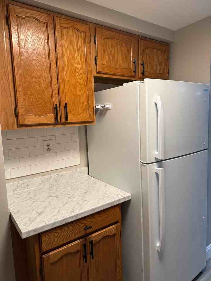654 Alden St #3 - Photo 7 of 10