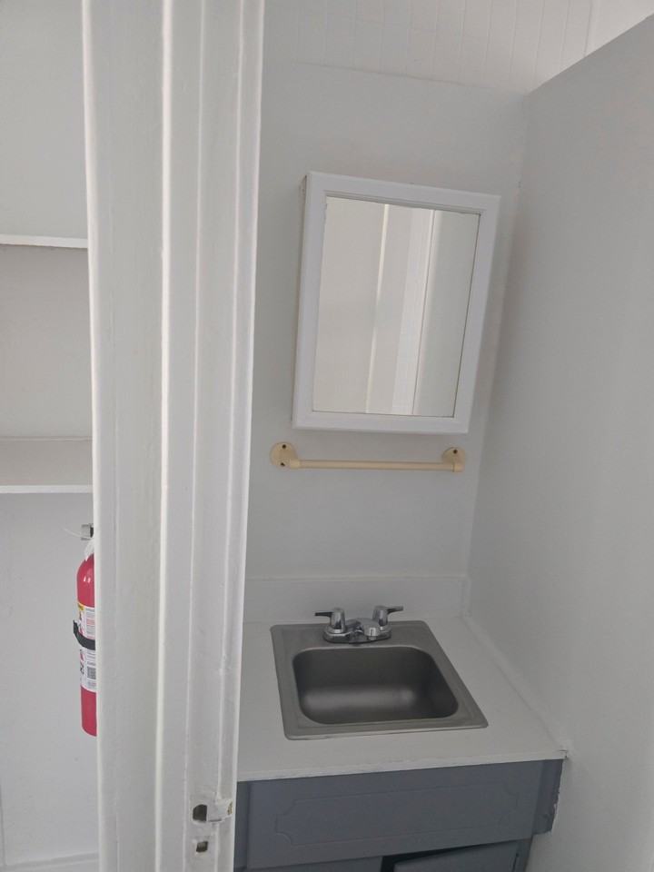 21331 Hamilton Ave - Photo 3 of 16