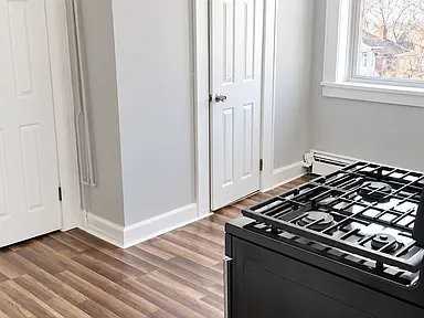 545 E 38th St #E9 - Photo 4 of 8