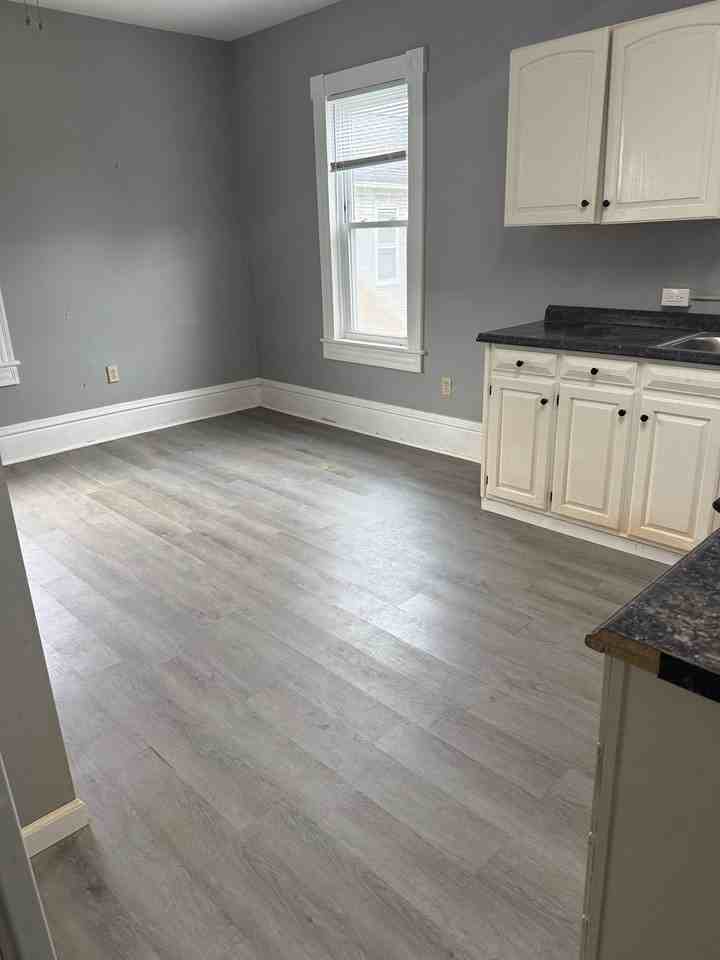 530 Pine St - Photo 4 of 8