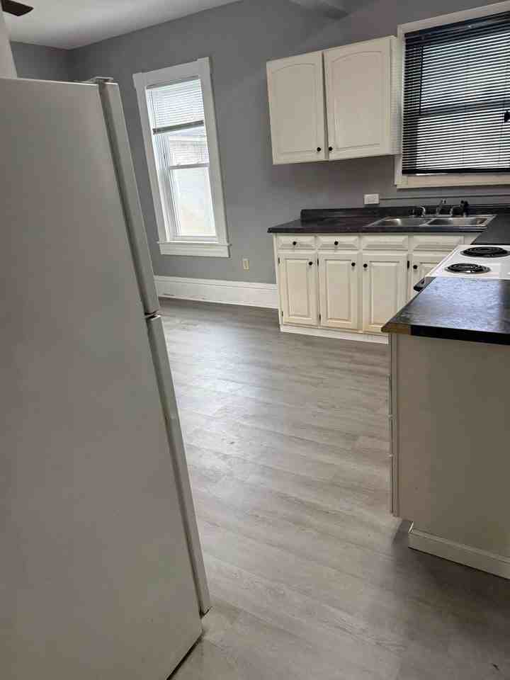 530 Pine St - Photo 5 of 8