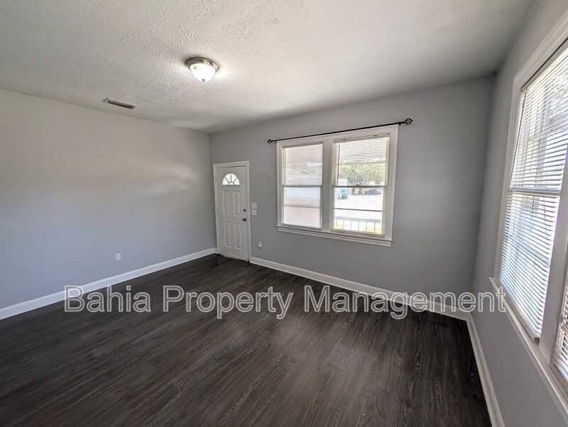 3702 N 12th St #1 - Photo 4 of 17