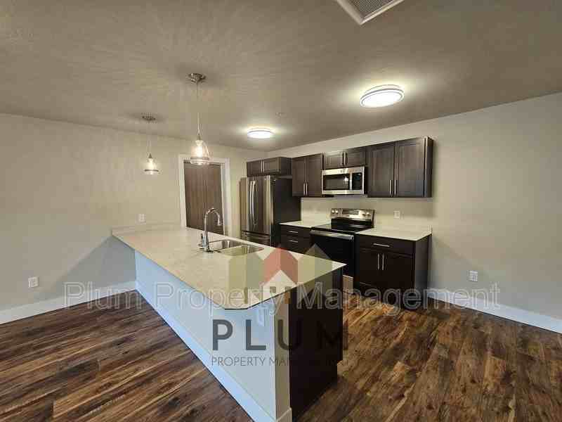 430 Minnesota Ave #302 - Photo 5 of 19