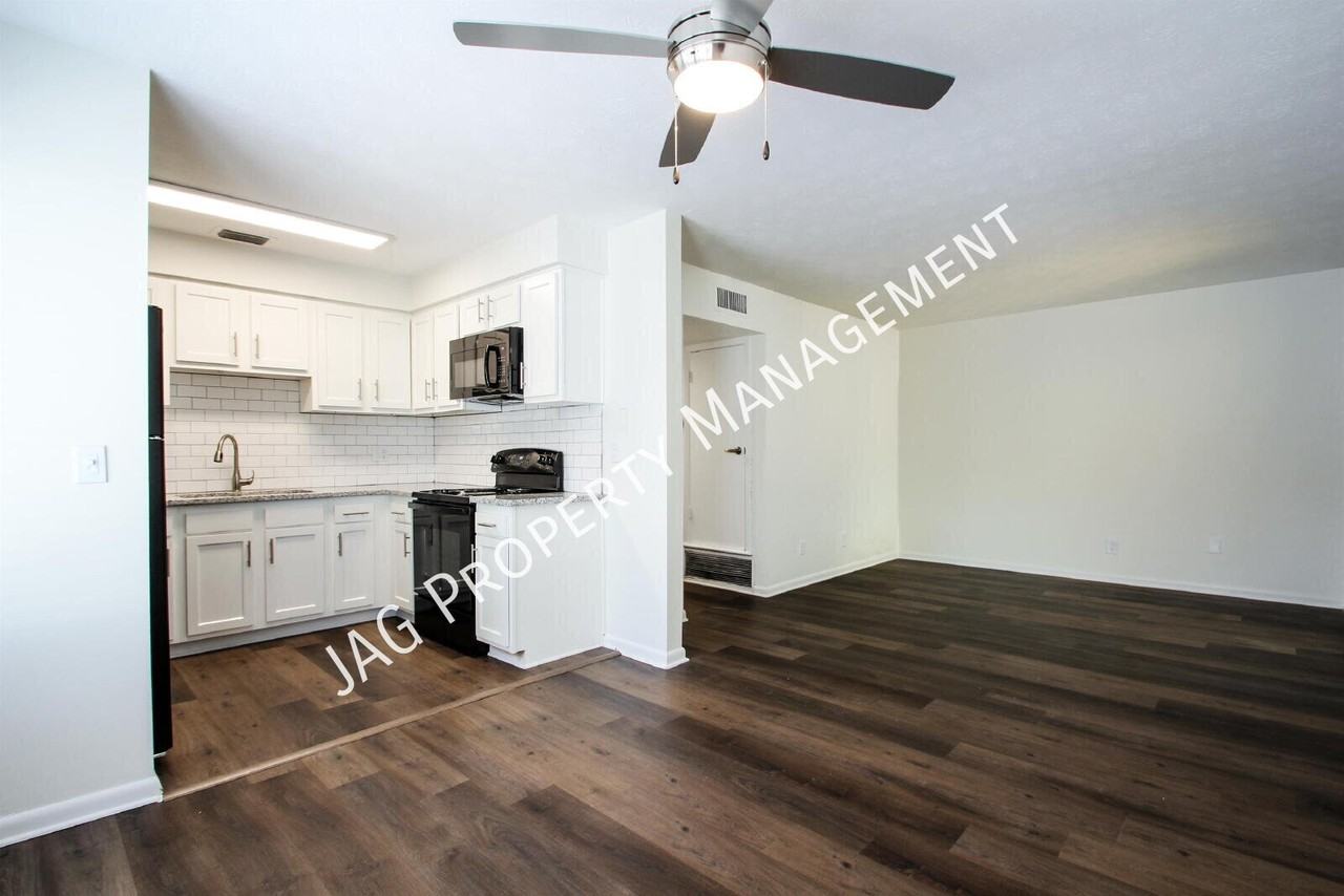 1435 Smith St - Photo 2 of 23