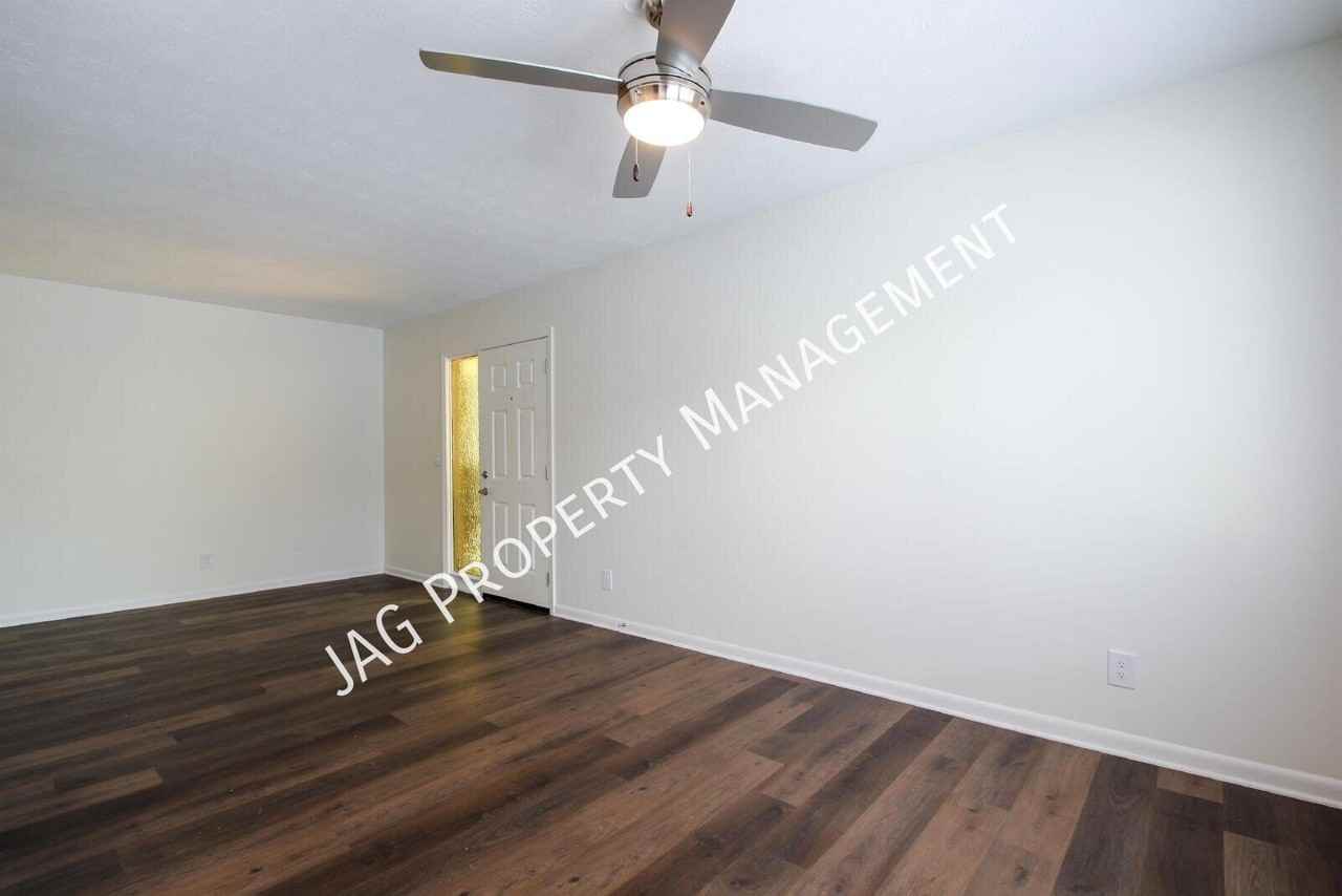 1435 Smith St - Photo 3 of 23