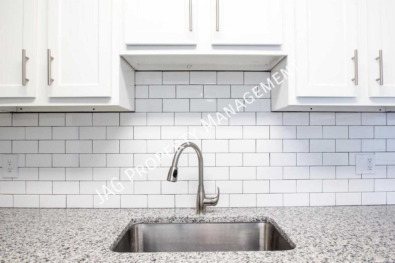 1435 Smith St - Photo 6 of 23