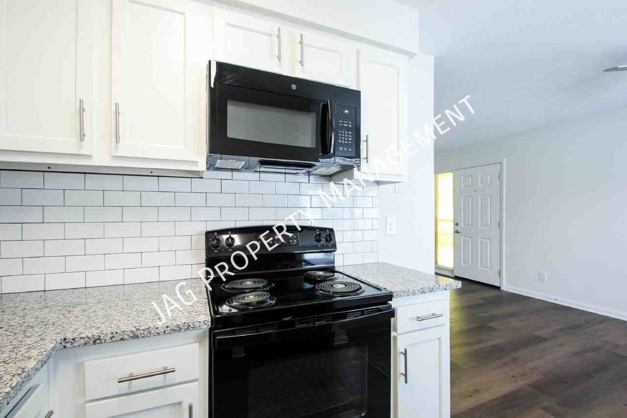 1435 Smith St - Photo 7 of 23