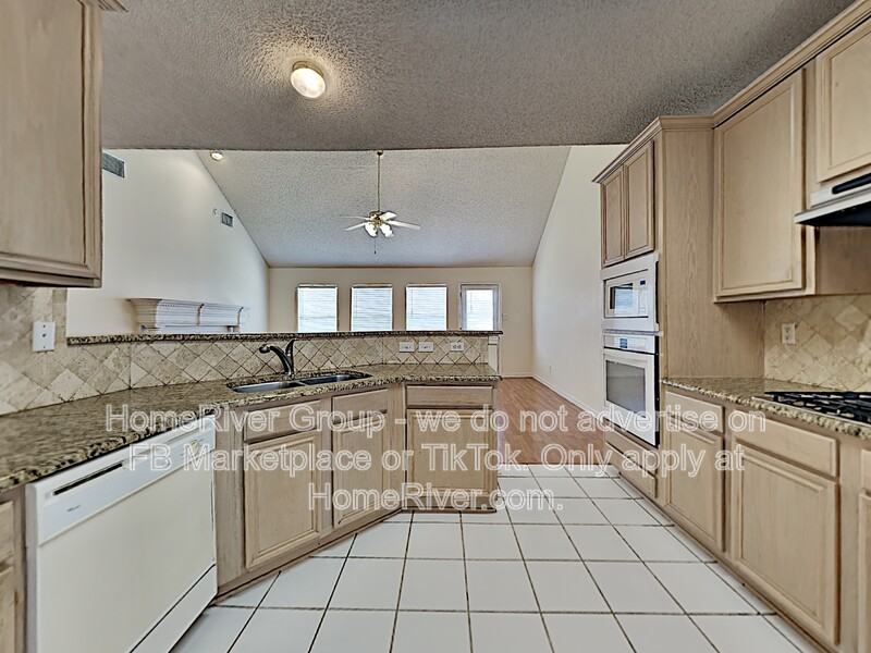 9812 Cliffside Dr - Photo 6 of 24