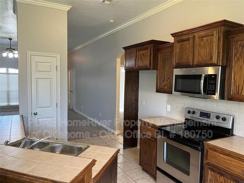 11628 Sw 11th St - Photo 4 of 24